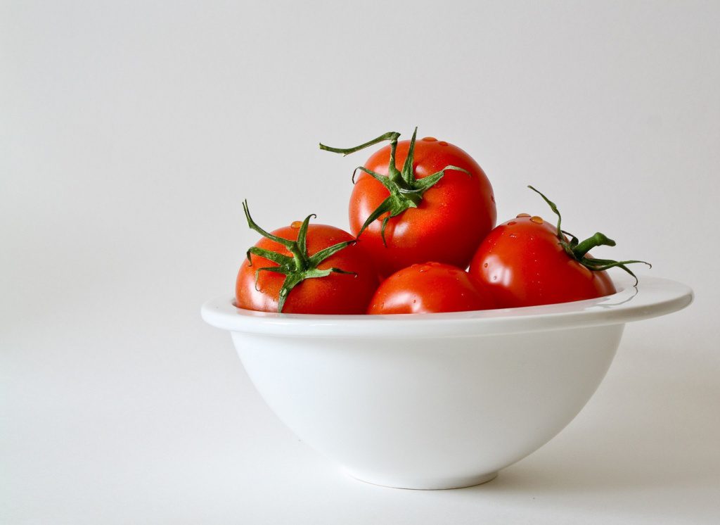Tomatoes - 24 Harmful Foods For Pets