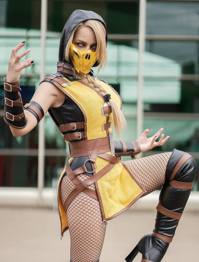 Mortal Kombat - Must See Cosplayers